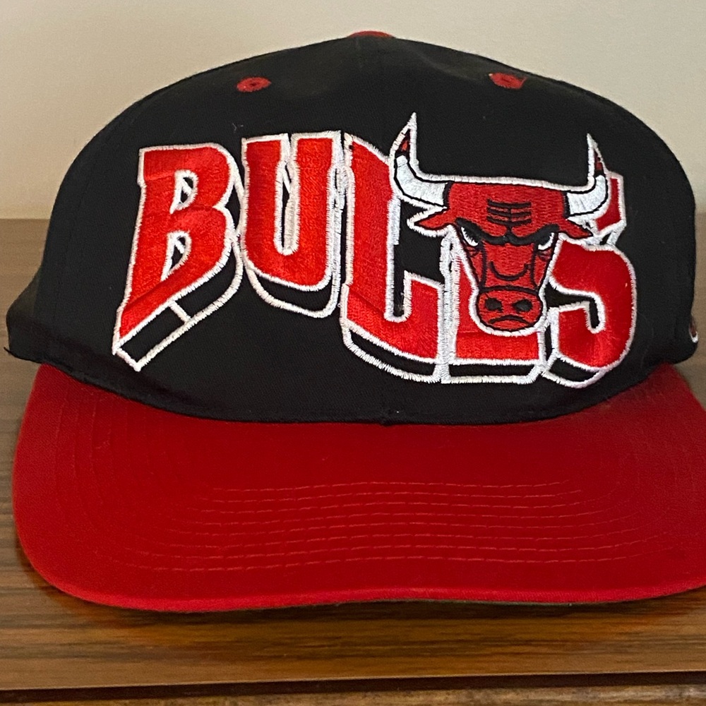 Chicago Bulls Wave Pattern Snapback Cap VTG 90s NBA Hat